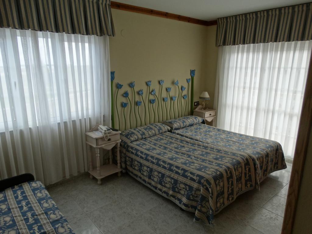 Hotel Los Juncos Ноха Екстериор снимка